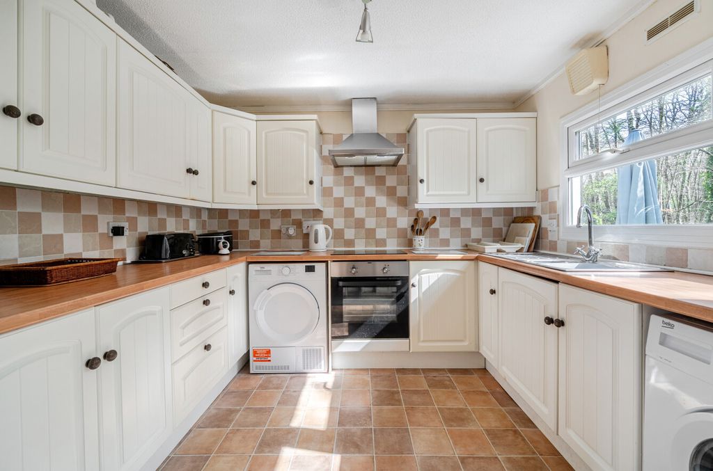 Property photo 3 of 13 Kitchen