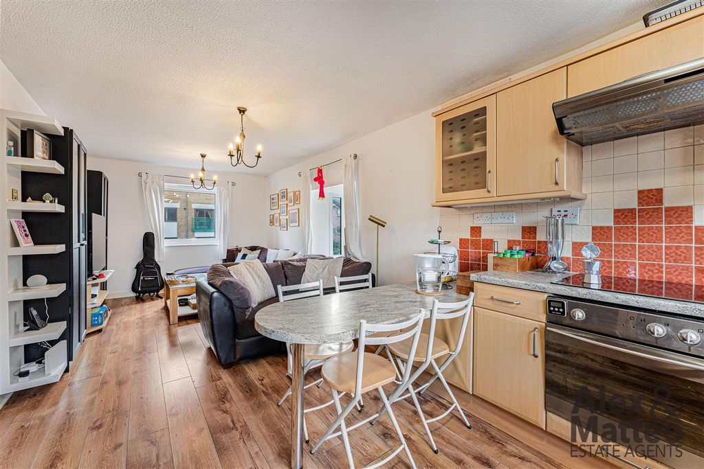 Property photo 2 of 14 Farrow Place