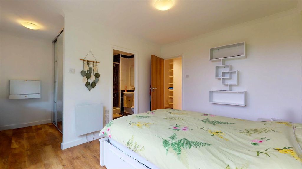 Additional image 17 of 4 bed flat for saleWoodward Place, Loughton Lodge, Milton Keynes MK8