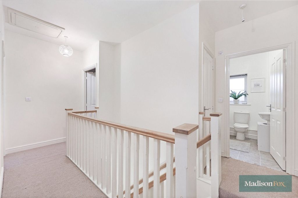 Additional image 7 of 4 bed terraced house for saleThe Square, Loughton, Essex IG10