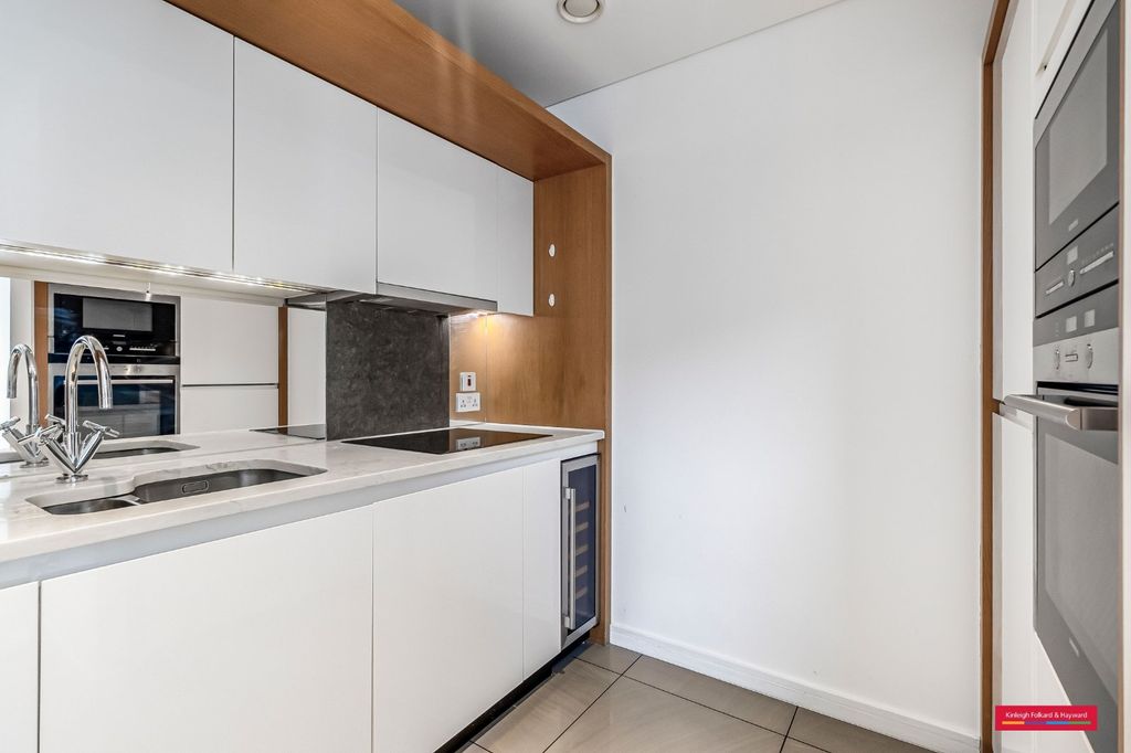 Property photo 2 of 11 Kitchen