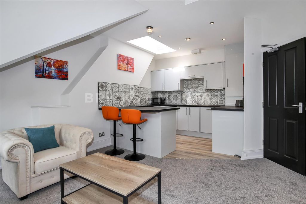 Property photo 3 of 12 Img_9860.Jpg