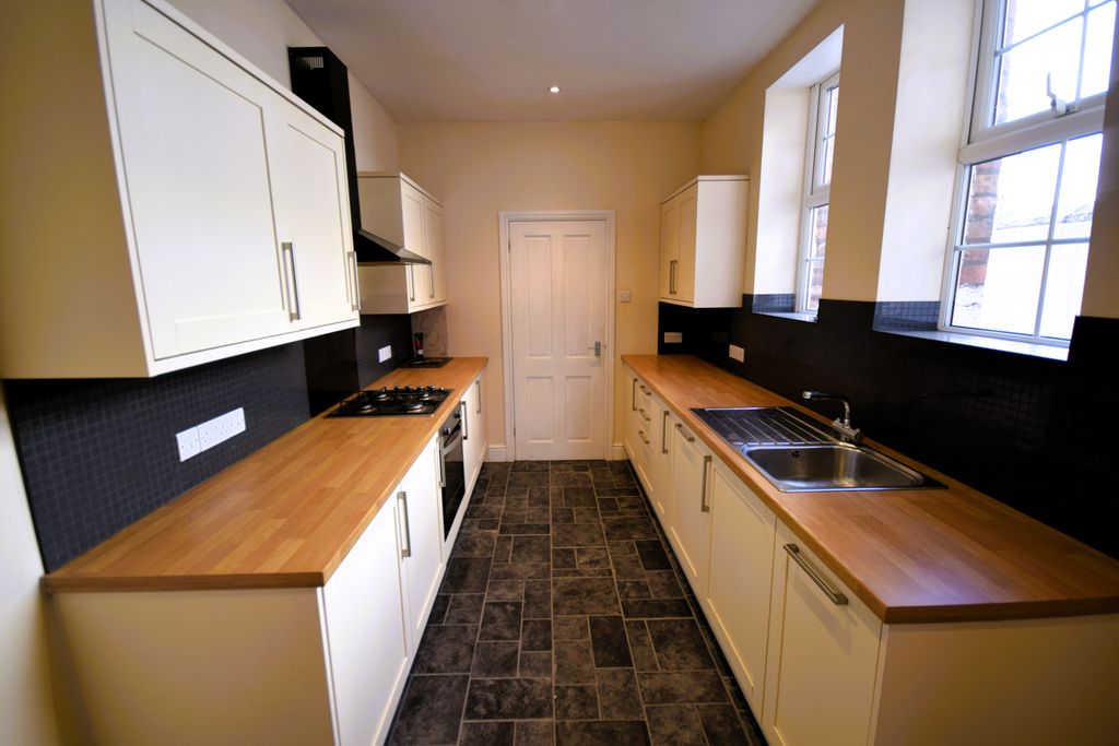 Property photo 2 of 10 Kitchen