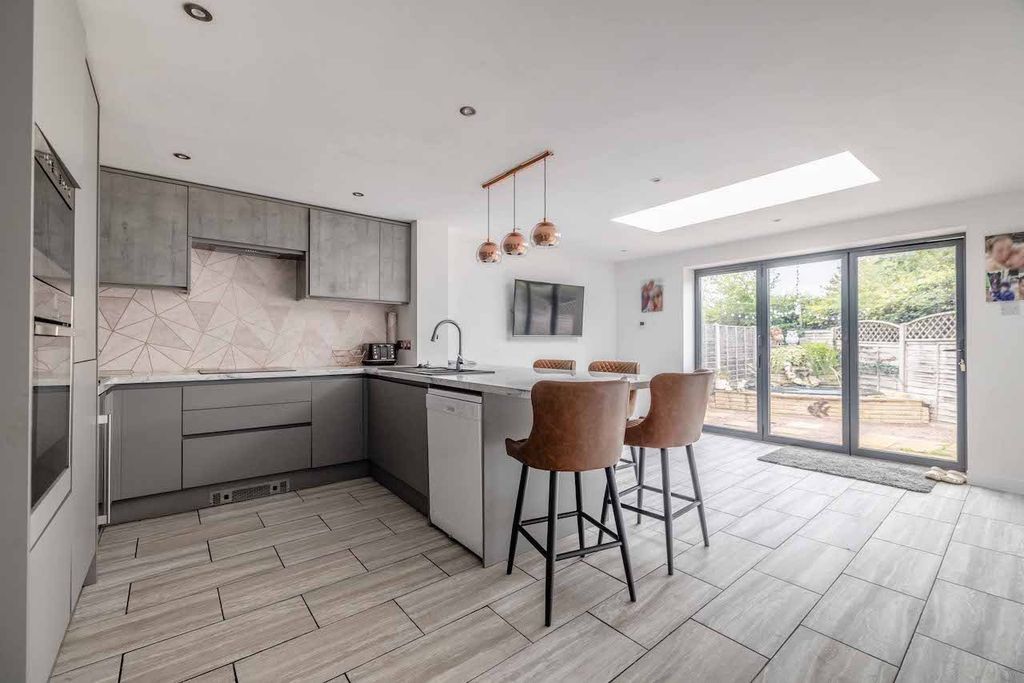 Property photo 2 of 21