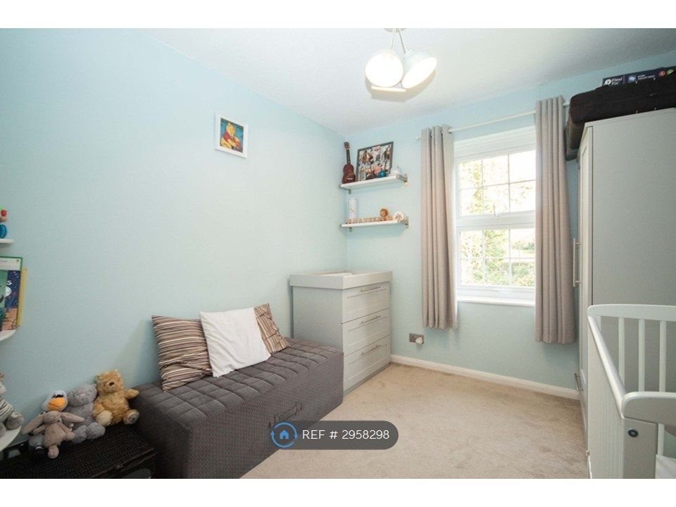 Property photo 3 of 10 Bedroom 2