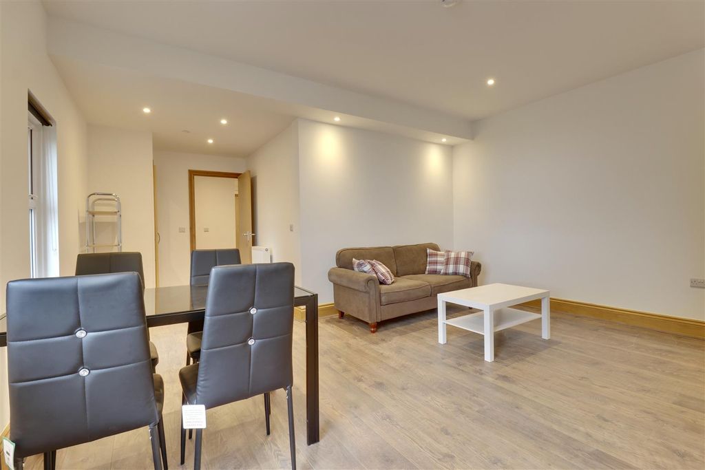 Property photo 2 of 11 9132Ed5F-6C82-4CE3-Adcb-384922374C36_1_201_A.Jpeg