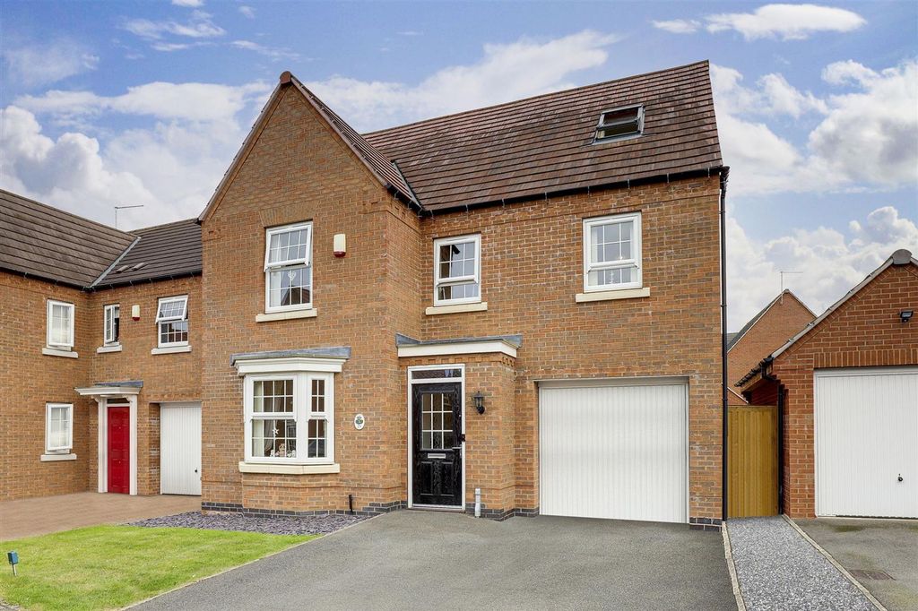 Property photo 1 of 33