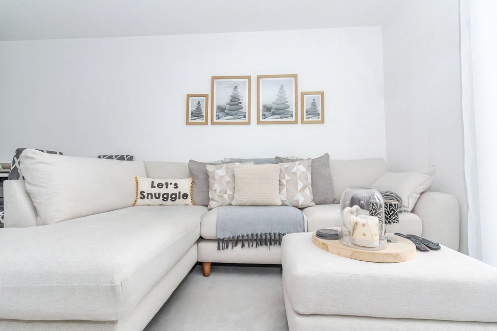 Property photo 2 of 30