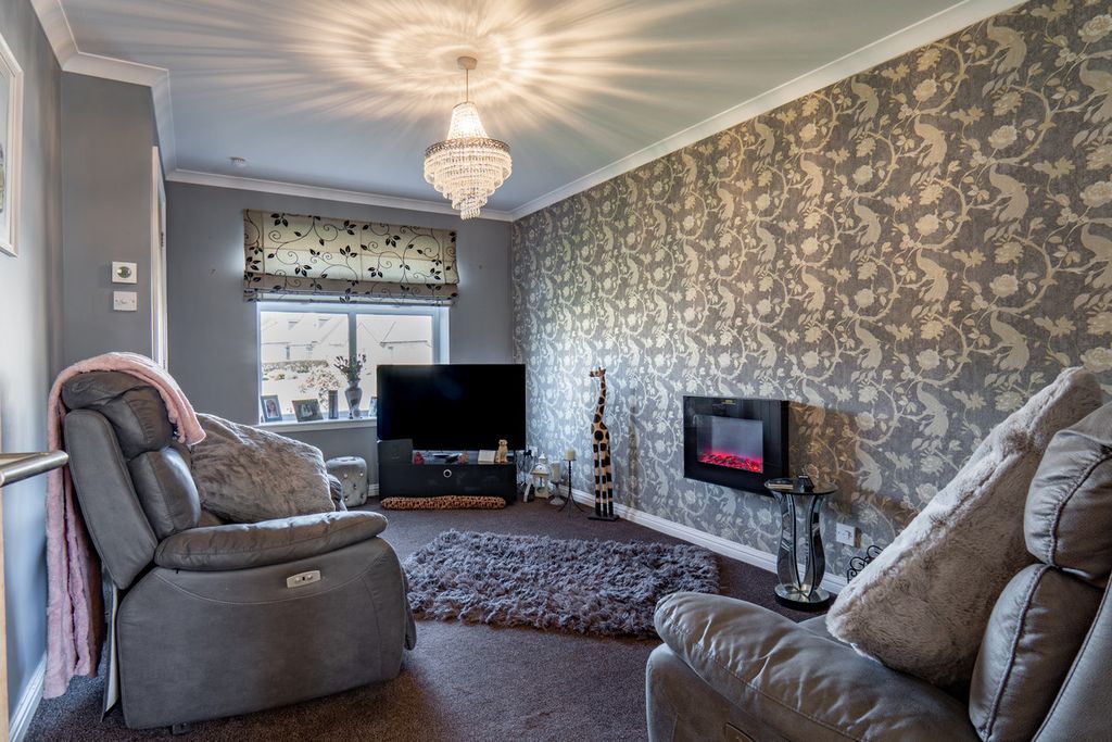 Property photo 2 of 34