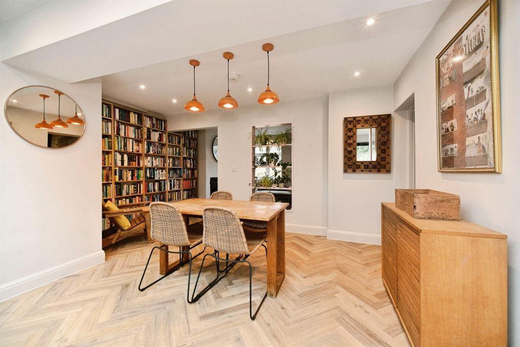 Property photo 3 of 23