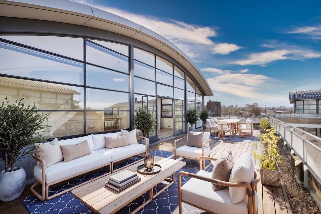 Property photo 2 of 23 Roof Terrace