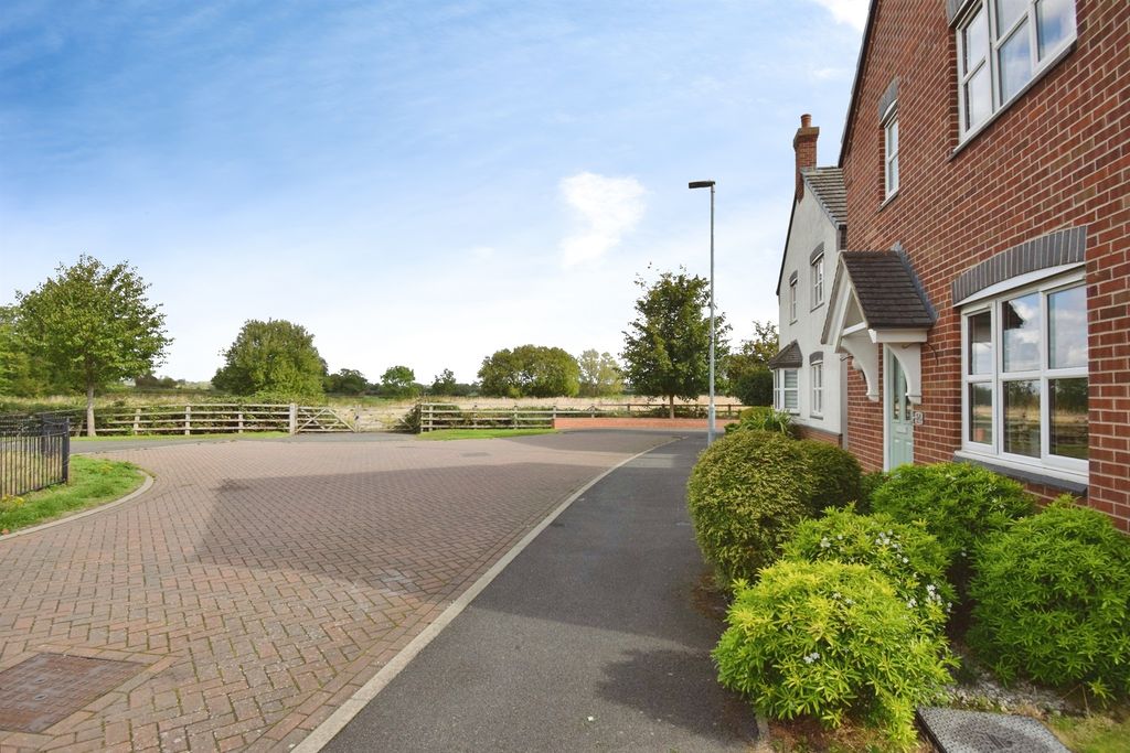 Property photo 2 of 31