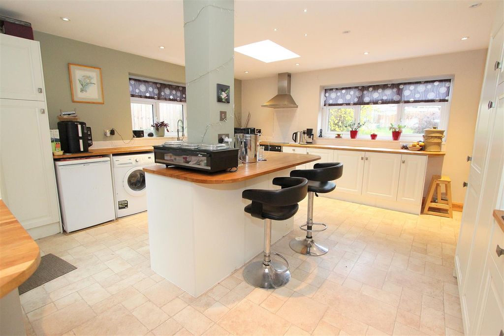 Property photo 2 of 20 Kit.Jpg