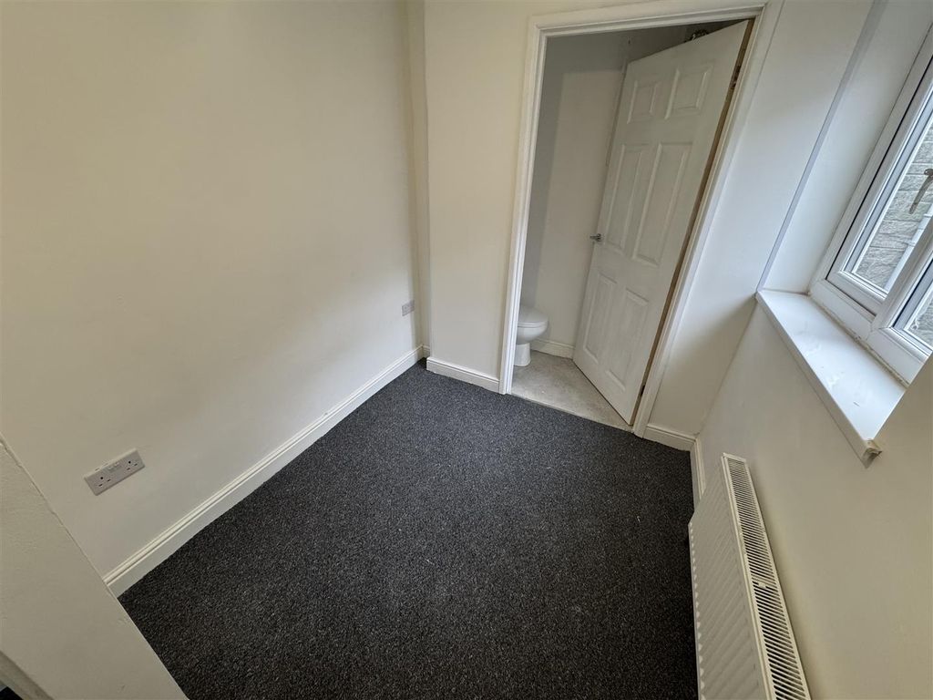 Property photo 3 of 14 Tempimagegt250m.Jpg