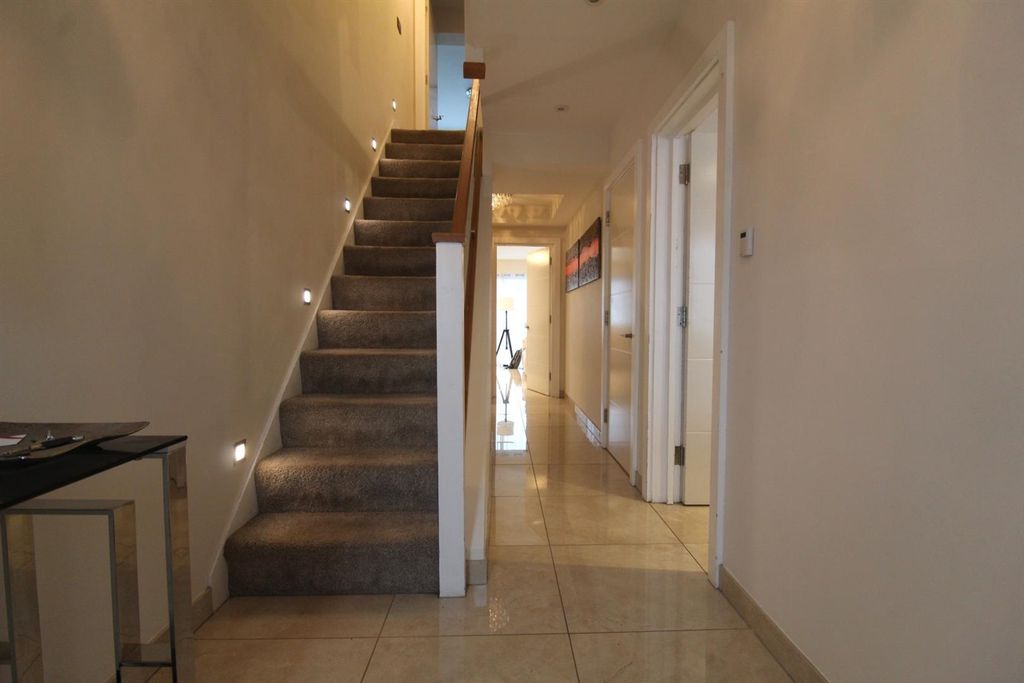 Property photo 2 of 29