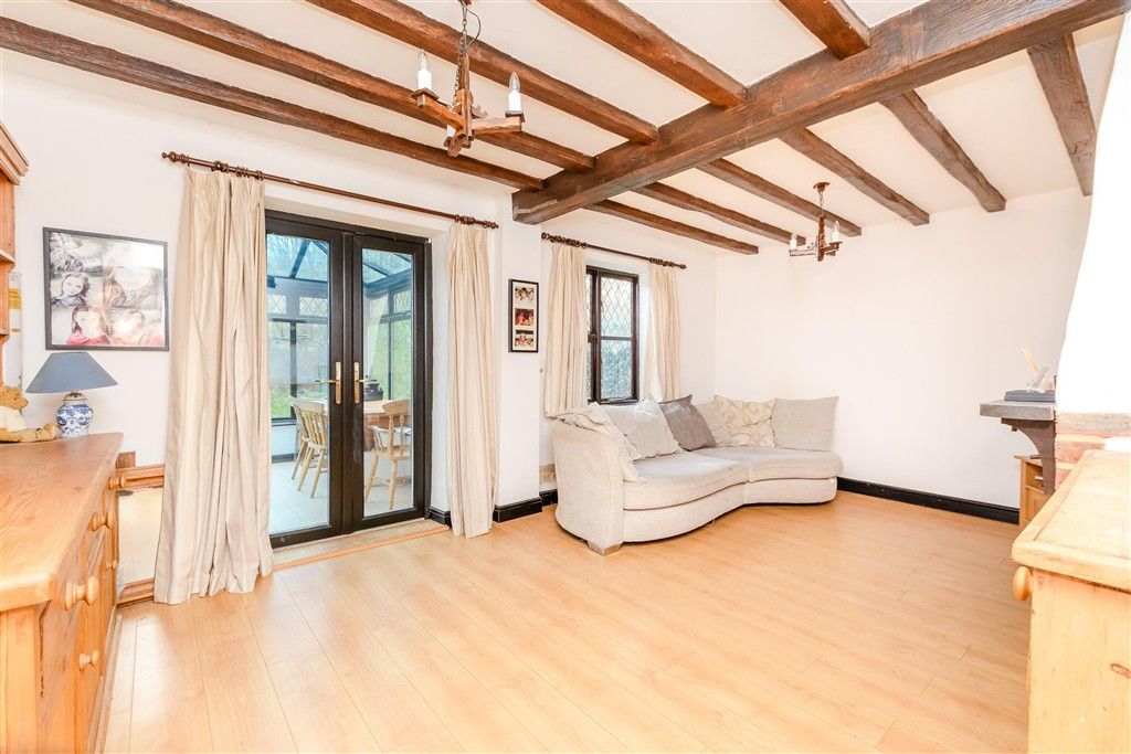 Property photo 1 of 12 Lounge