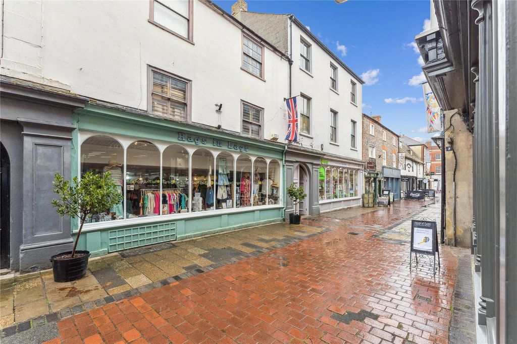 Property photo 1 of 11 Front Shop 1
