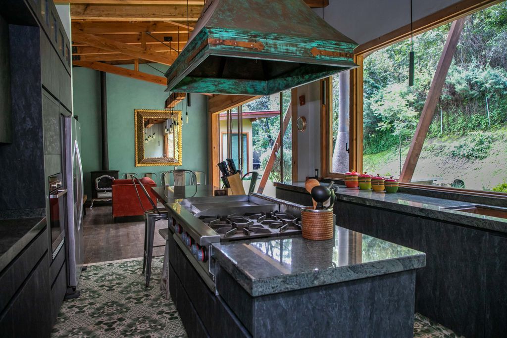 Property photo 3 of 36