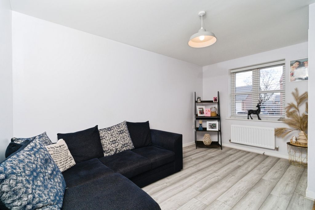 Property photo 3 of 14 Living Room