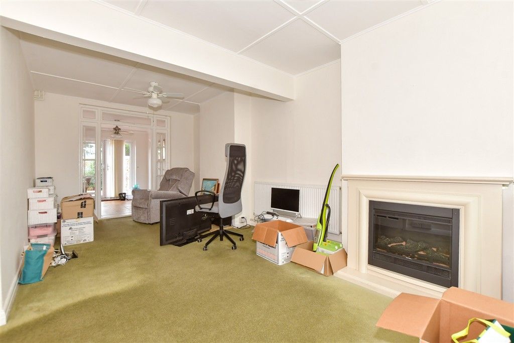 Property photo 3 of 12 Lounge