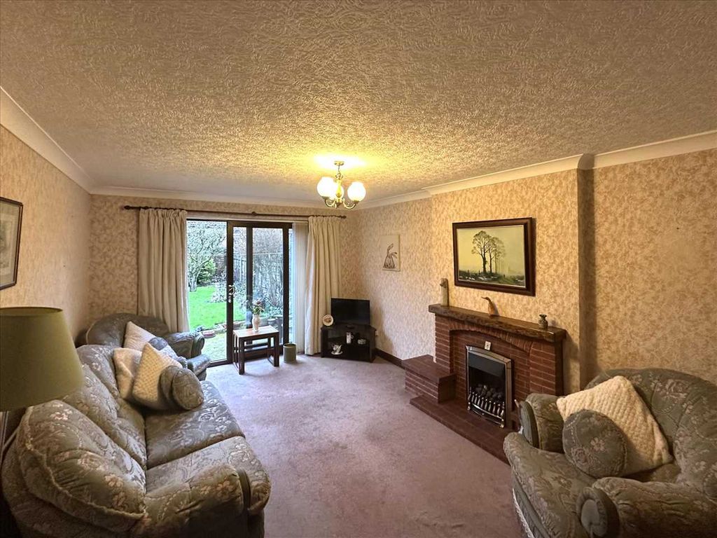 Property photo 3 of 13 Inviting West Facing Lounge: