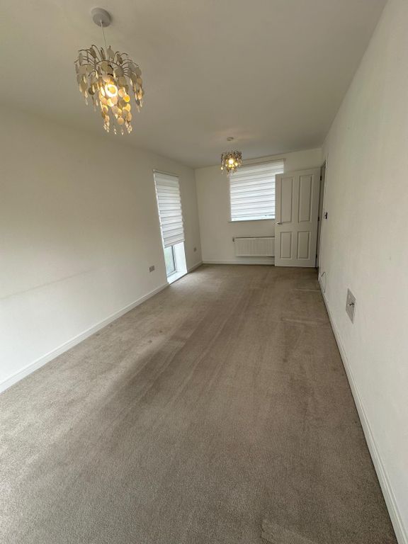 Property photo 1 of 15 Three Bedroom Family House - Lakeside