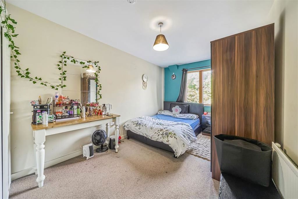 Property photo 3 of 5