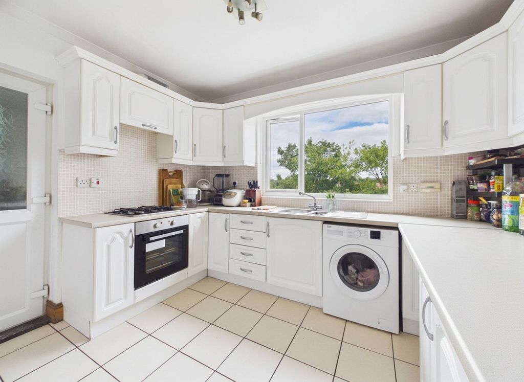 Property photo 3 of 16 Breakfast Kitchen