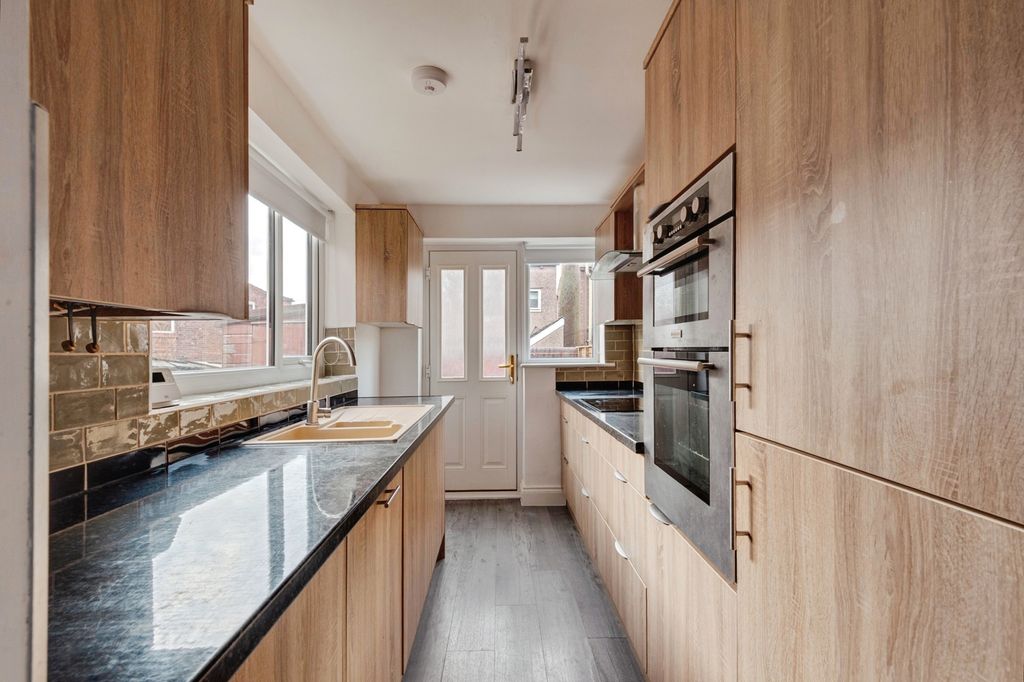 Property photo 2 of 20 Pbox-Img.Jpg