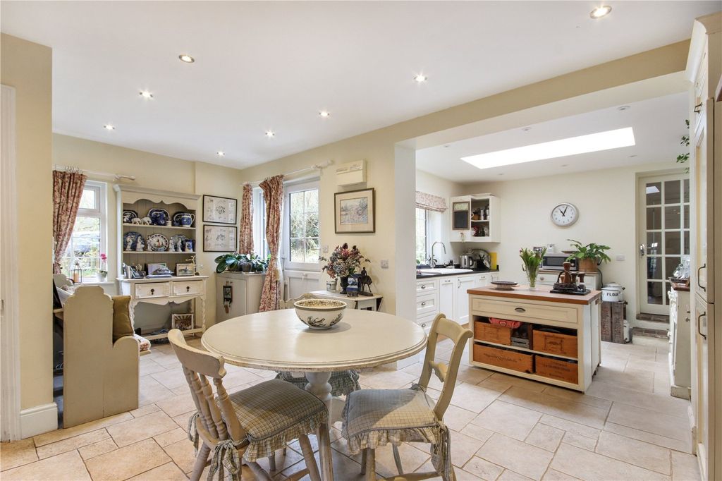 Property photo 2 of 16 Kitchen/Dining Room