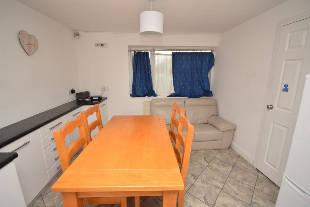 Property photo 3 of 11 Lounge