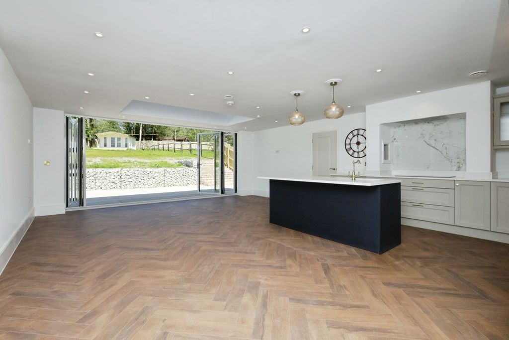 Property photo 2 of 22 Pbox-Img.Jpg