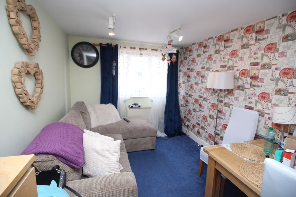 Property photo 2 of 9 Photo 9