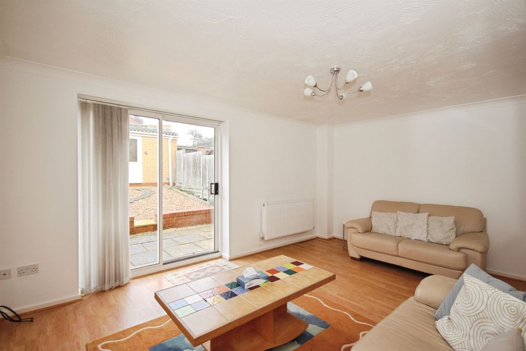 Property photo 2 of 9