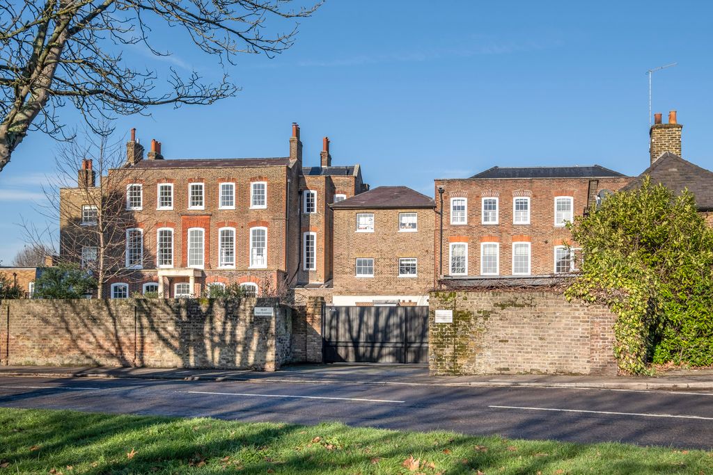 Property photo 1 of 24