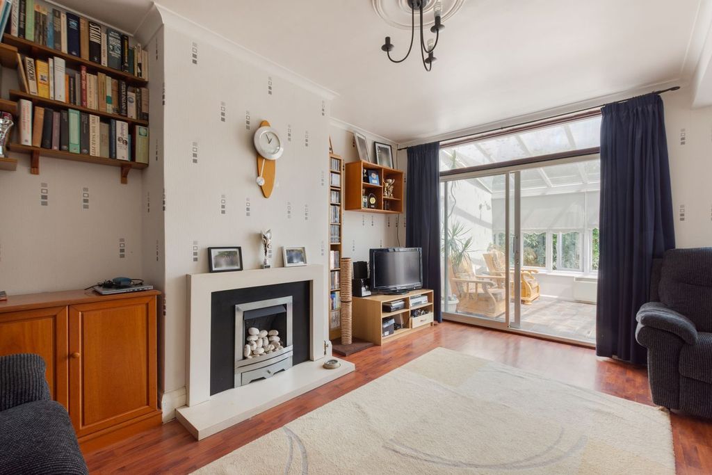 Property photo 2 of 18