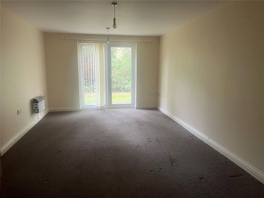 Property photo 2 of 17 Picture No. 12