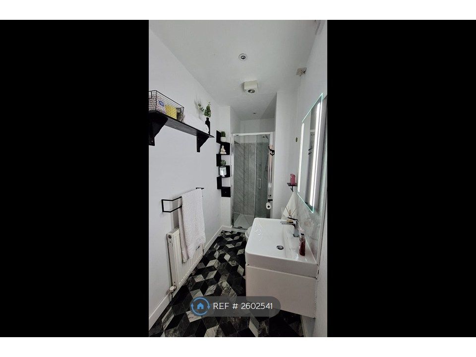 Property photo 2 of 6 Shower Room