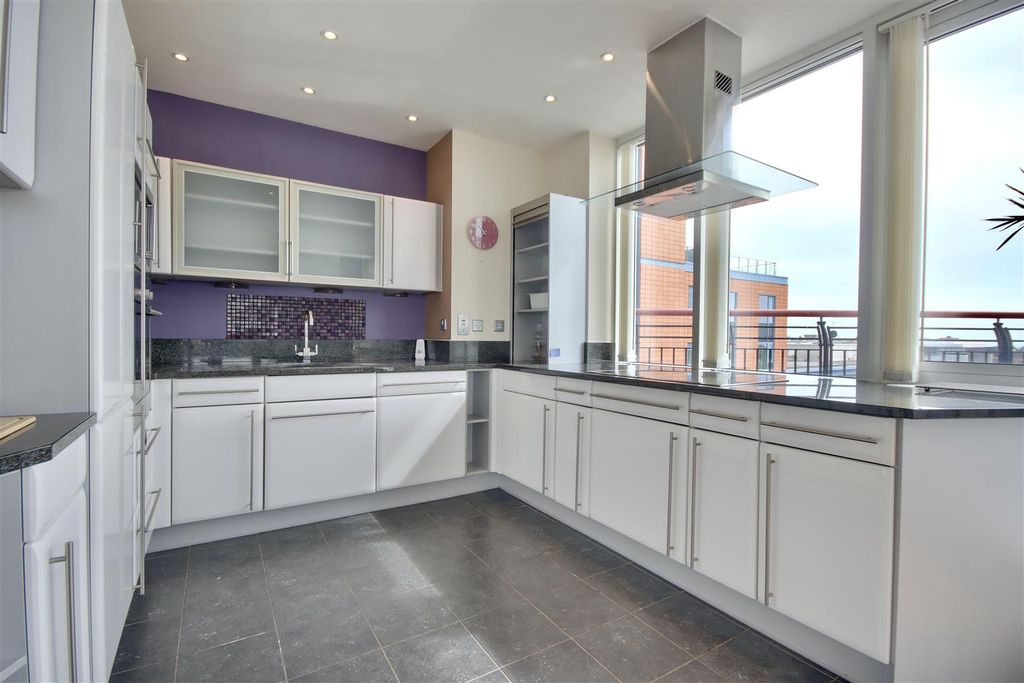 Additional image 5 of 2 bed flat for saleGunwharf Quays, Portsmouth PO1