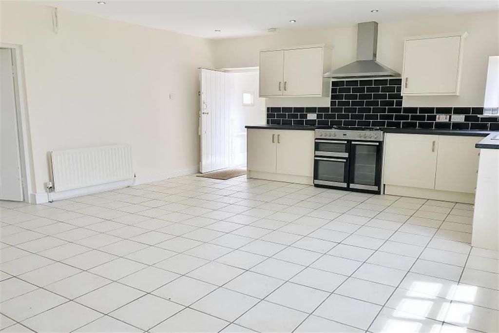 Property photo 3 of 12 Kitchen.Jpeg