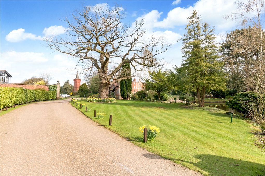 Property photo 2 of 14 Grounds