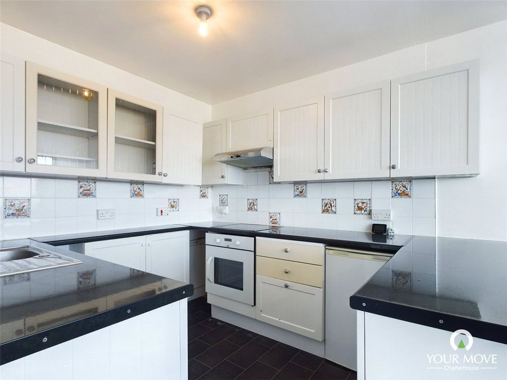 Property photo 3 of 9 Kitchen