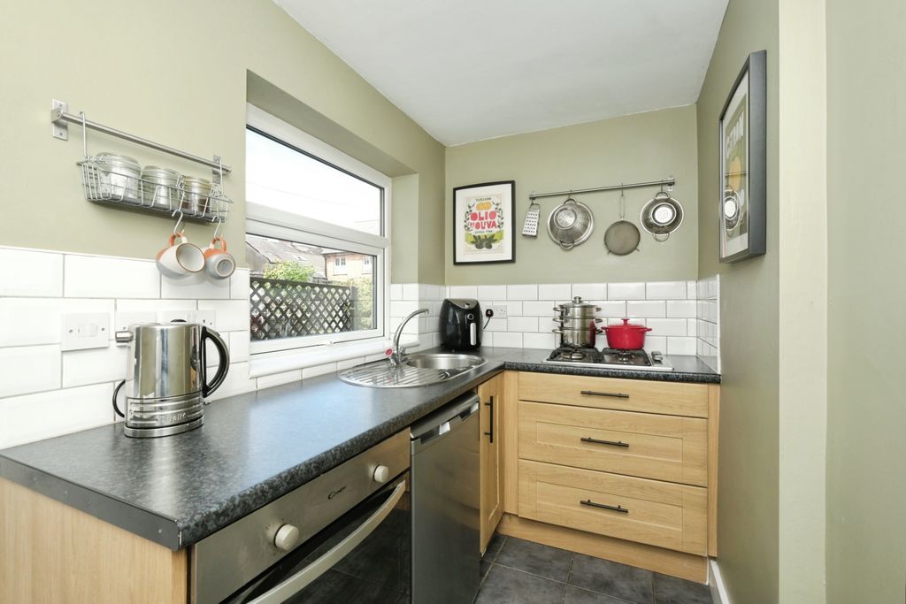 Property photo 3 of 19 Kitchen