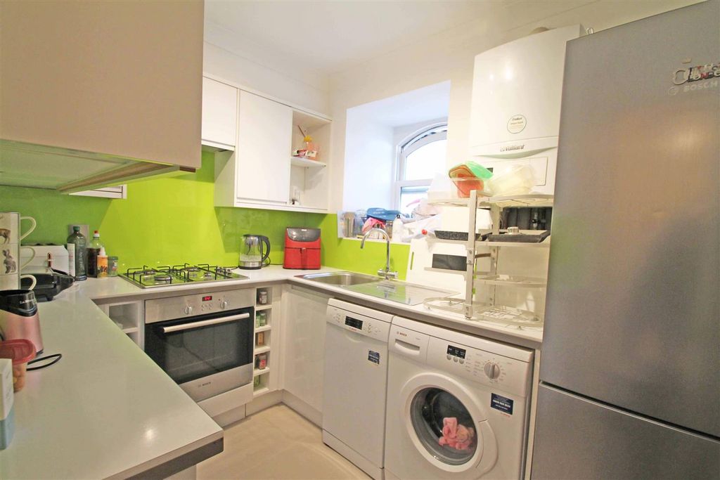 Property photo 3 of 6 Kitchen (2)