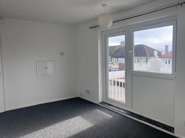 Property photo 3 of 7 Balcony