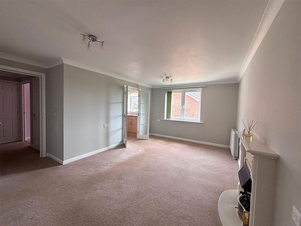 Property photo 2 of 14 Living Room 3.Jpg
