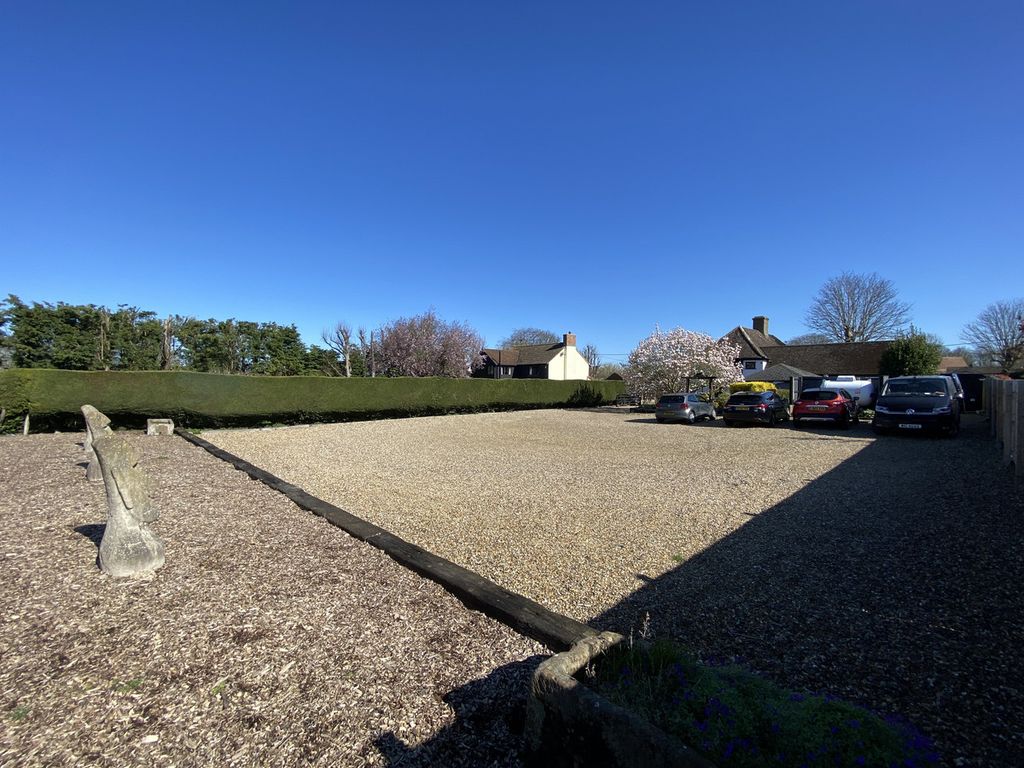 Property photo 2 of 27