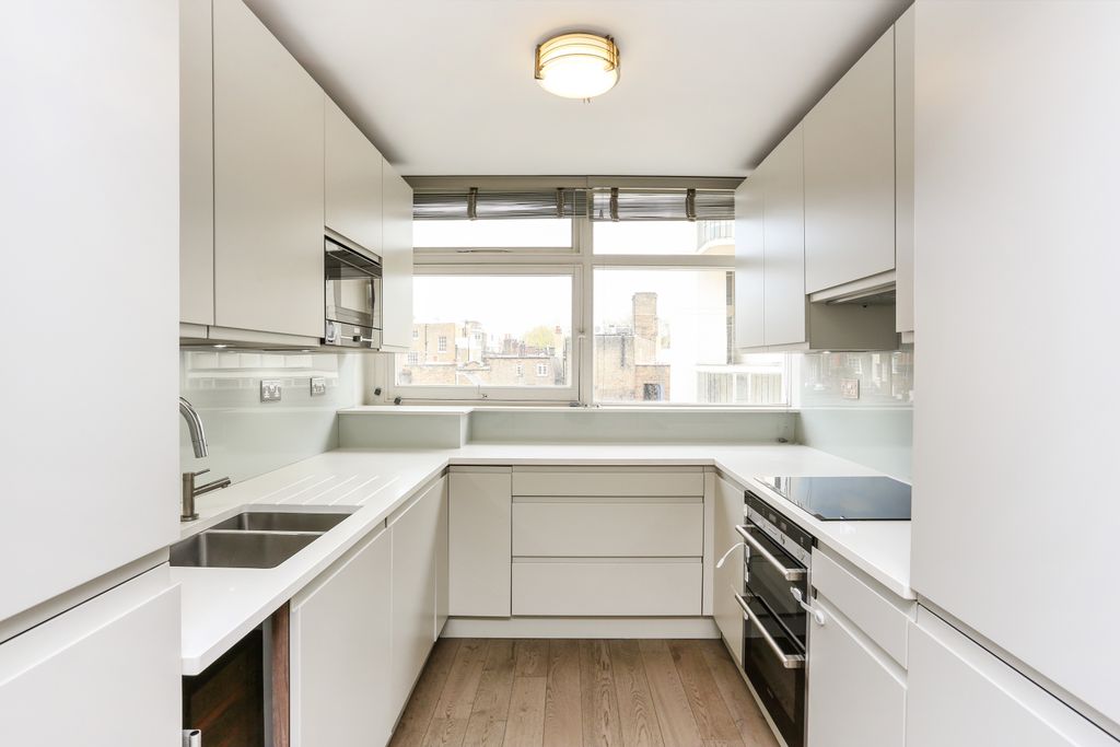 Property photo 2 of 11 Kitchen