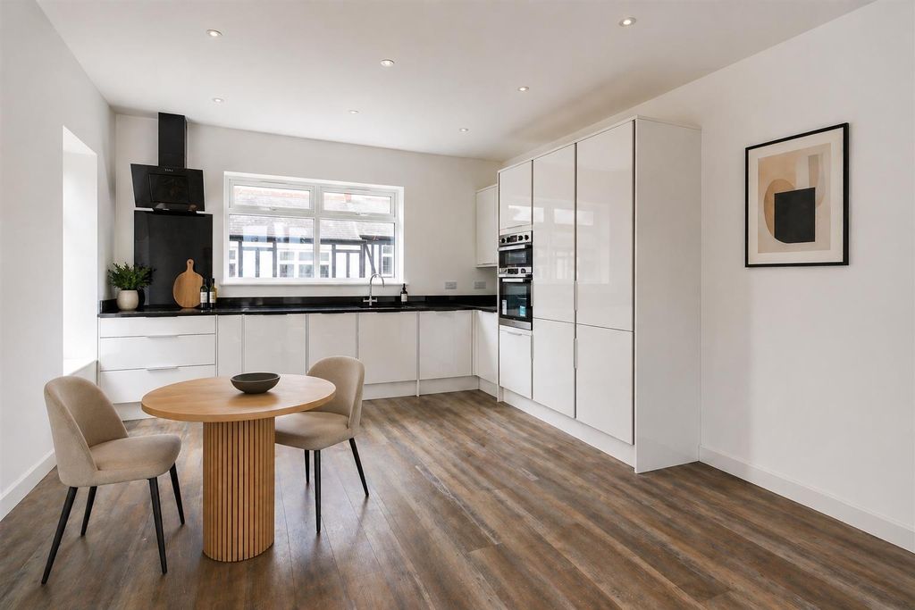 Property photo 2 of 8 Aa1369A2-F30B-43Ad-8Db3-Fb21B46A8876.Png