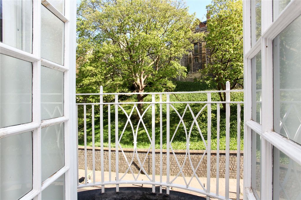 Property photo 2 of 9 Picture No. 10